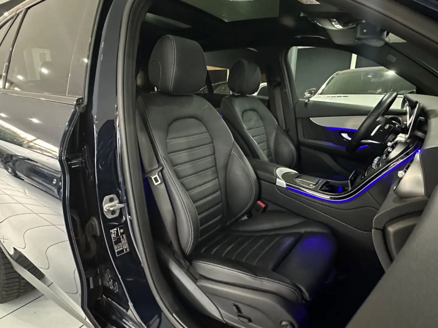 GLC 300 e 4Matic*AMG-LINE*PANO*360*AMBIENT*NIGHT
