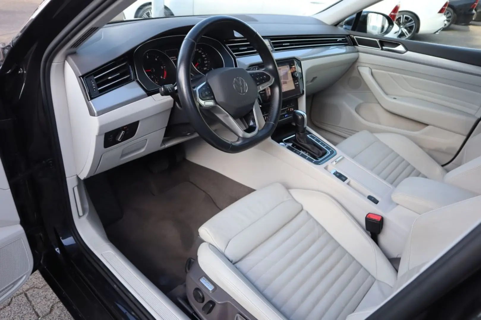 Passat Variant 2.0 TDI SCR DSG Business|LEDER|