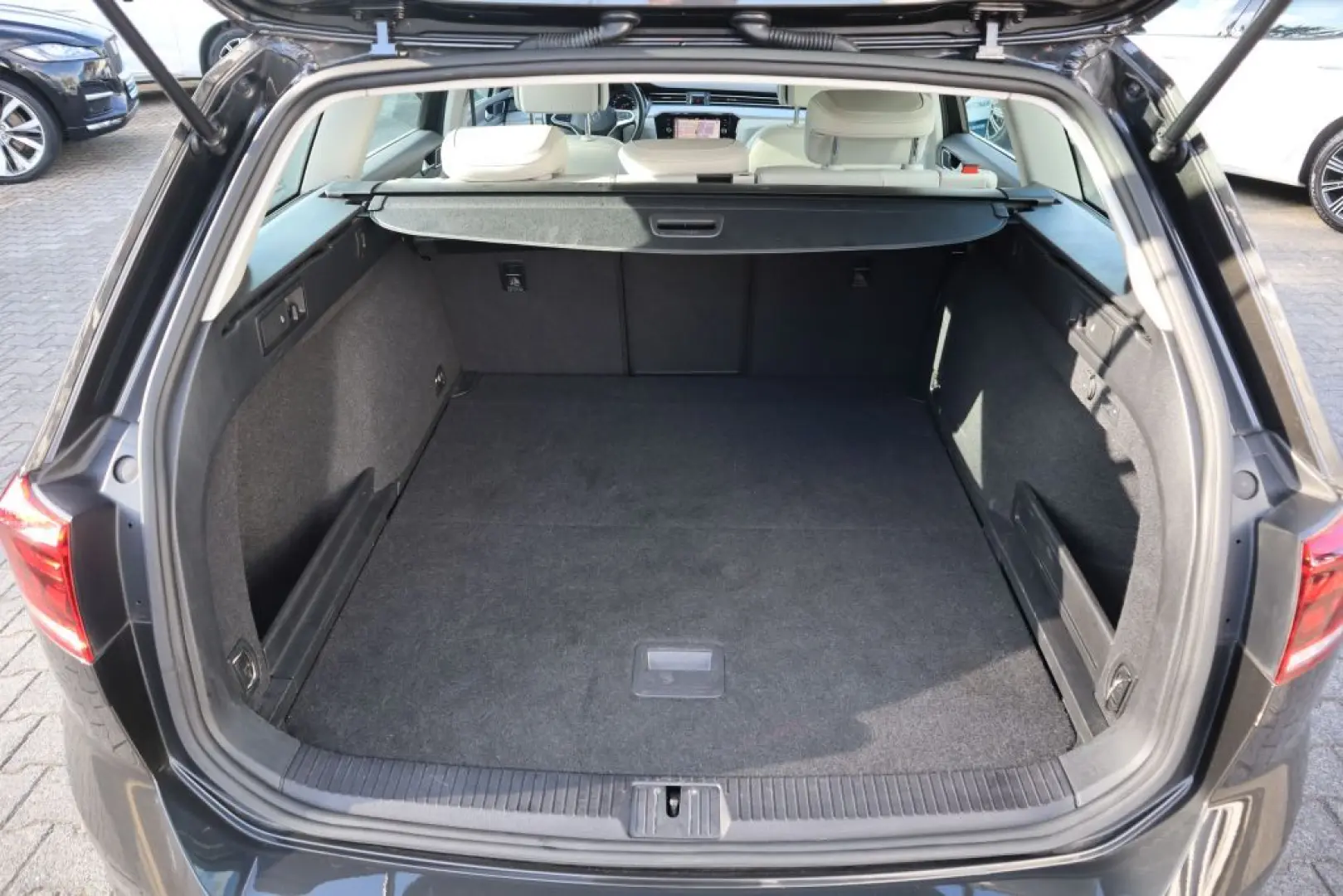 Passat Variant 2.0 TDI SCR DSG Business|LEDER|