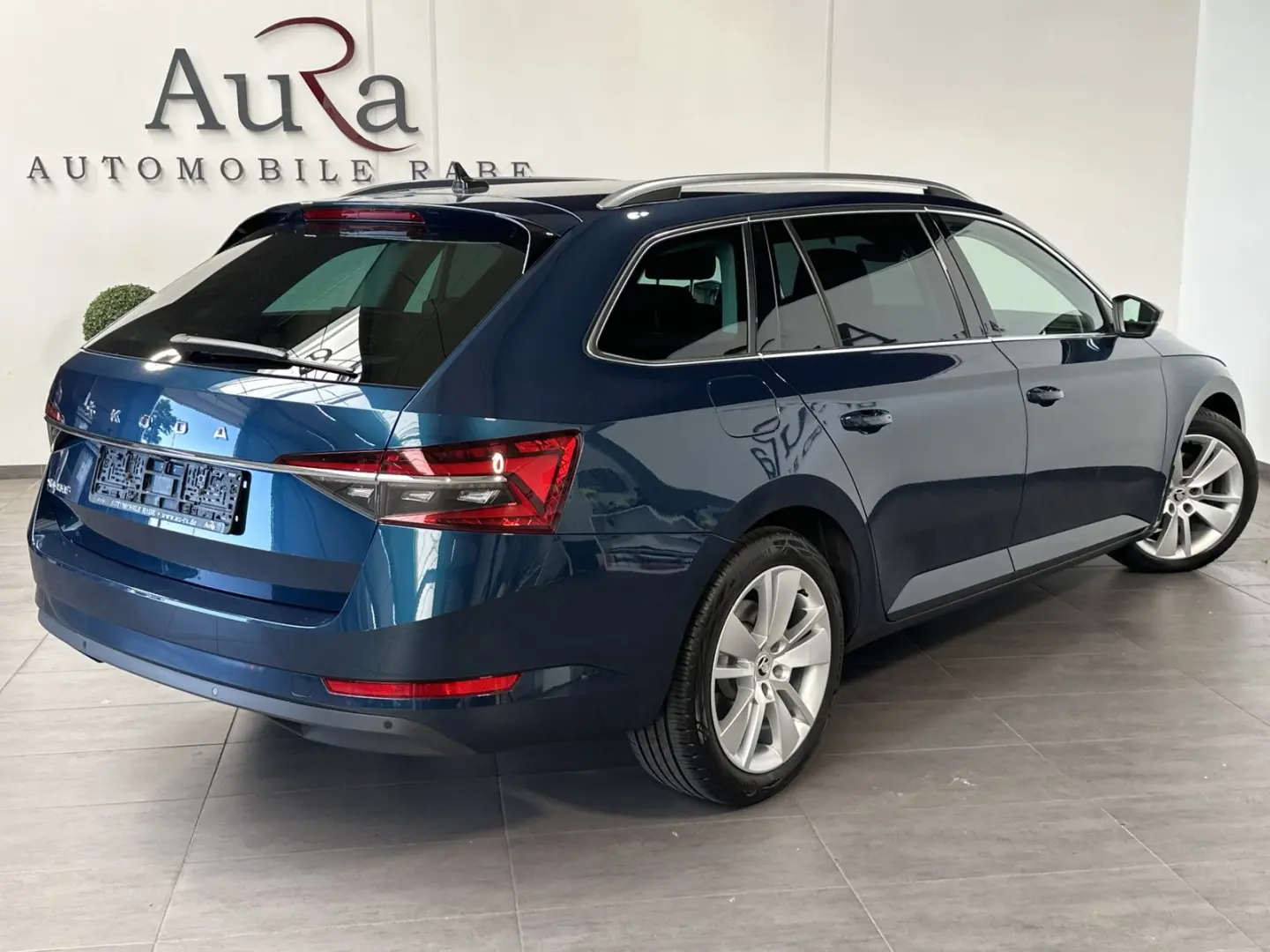 Superb Combi 2.0 TDI Premium Edition NAV+LED+AHK