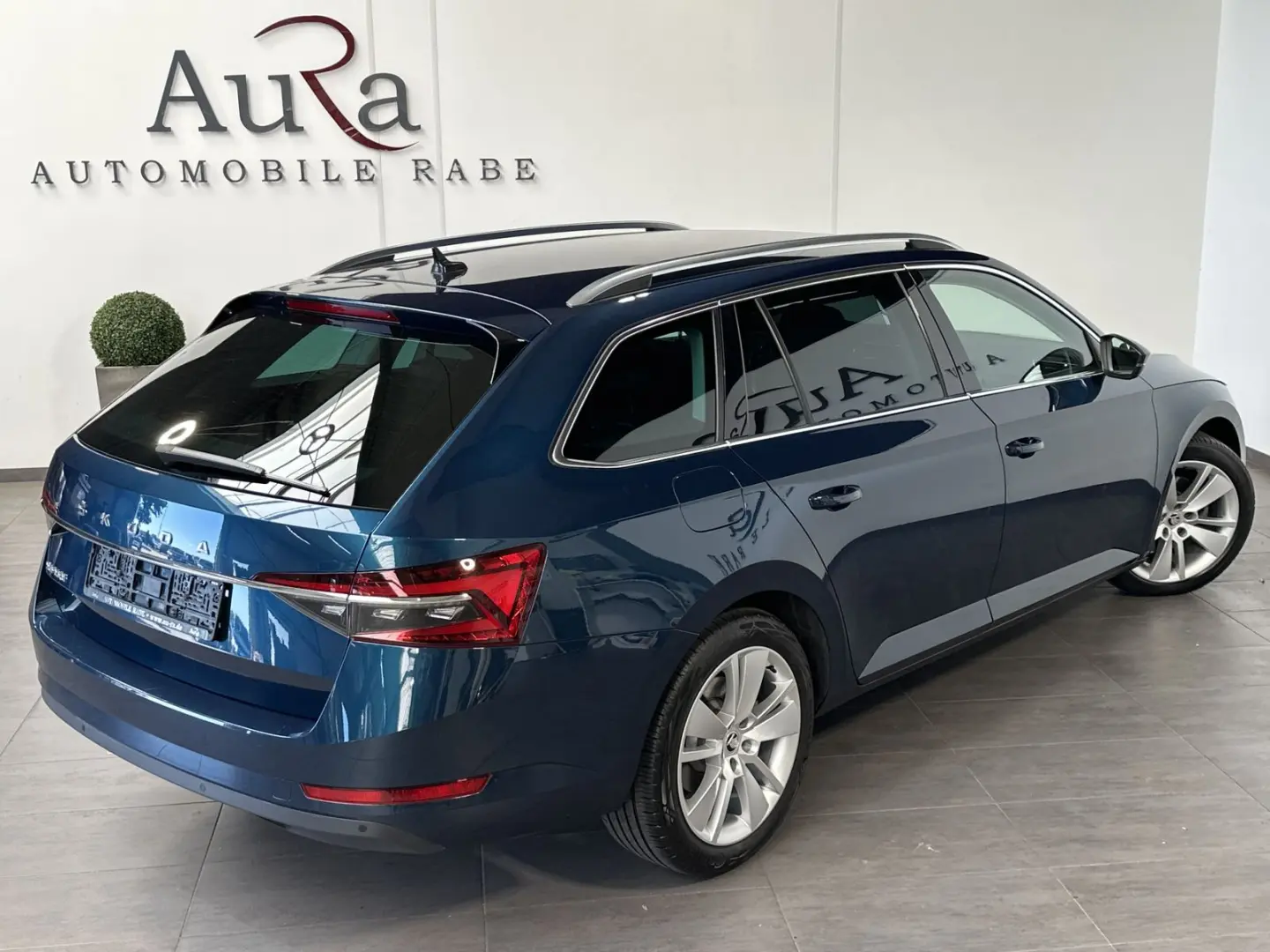 Superb Combi 2.0 TDI Premium Edition NAV+LED+AHK