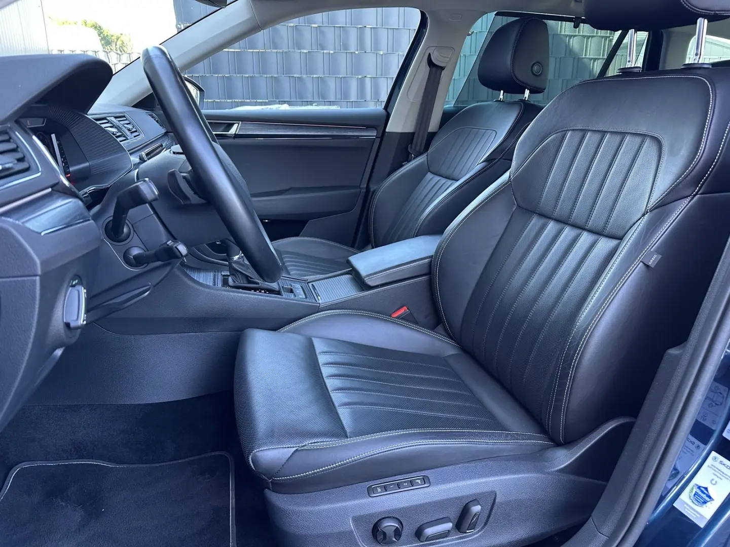 Superb Combi 2.0 TDI Premium Edition NAV+LED+AHK