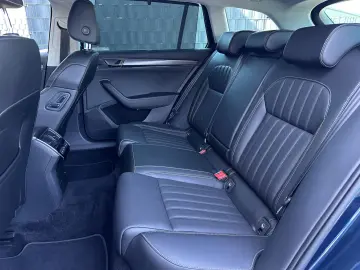 Superb Combi 2.0 TDI Premium Edition NAV+LED+AHK