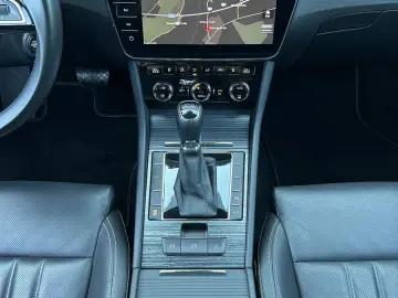 Superb Combi 2.0 TDI Premium Edition NAV+LED+AHK