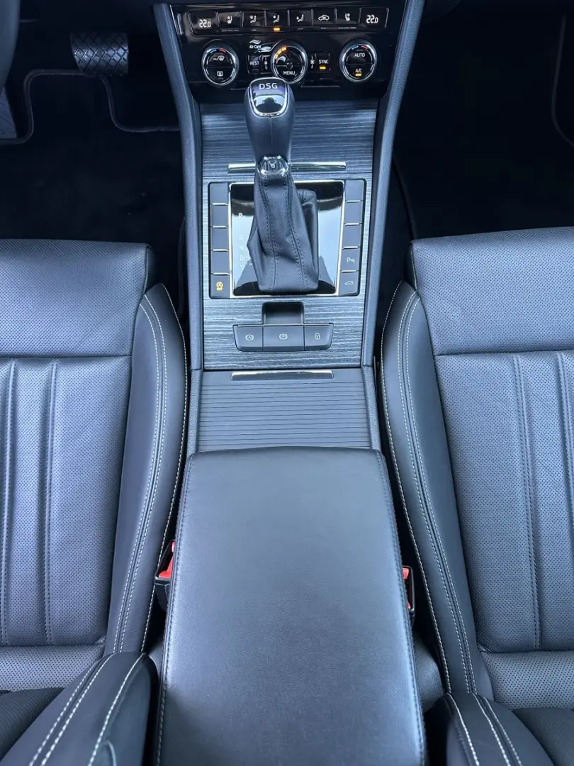 Superb Combi 2.0 TDI Premium Edition NAV+LED+AHK