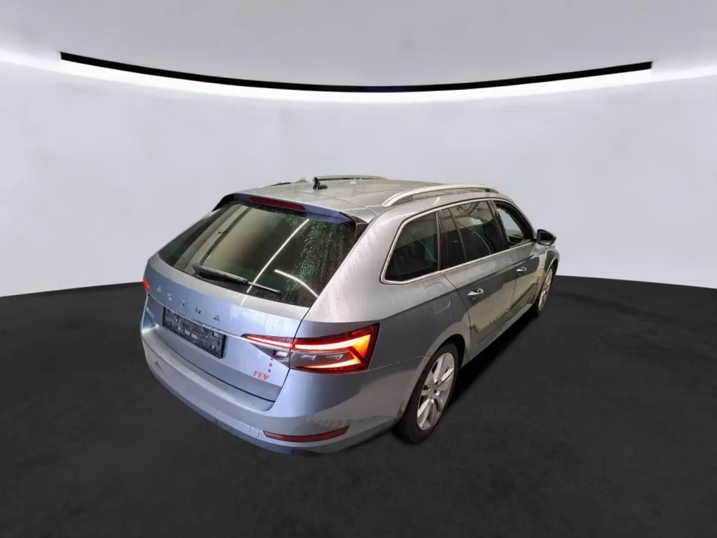 SUPERB COMBI 2.0TDi PREMIUM EDITION ACC/VC/KAM.