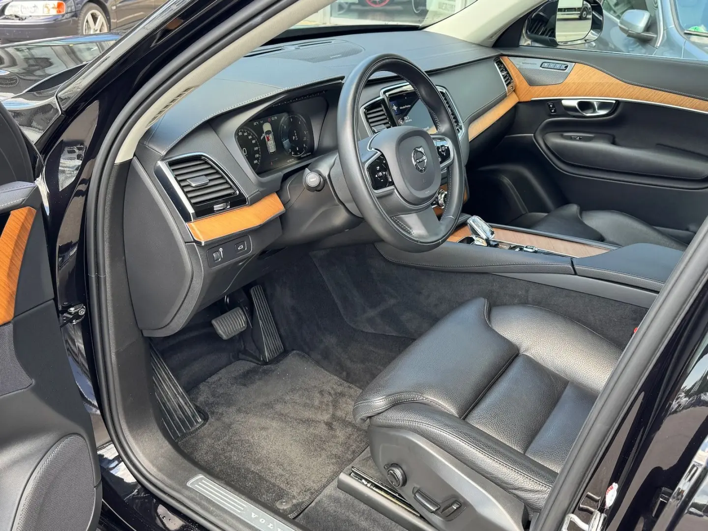 XC90 B5*Inscription*360°*Pano*AHK*Standheizg*H&K
