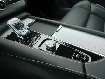XC90 Recharge Plus T8 AWD/360°/Pano/H&K/BLIS