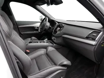 XC90 2.0 Plus Bright Recharge Plug-In Hybrid AWD