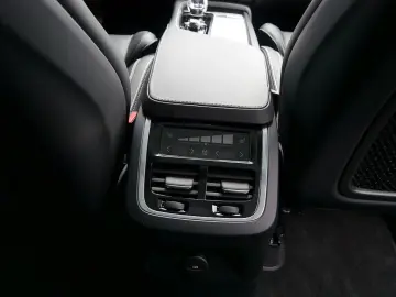 XC90 2.0 Plus Bright Recharge Plug-In Hybrid AWD