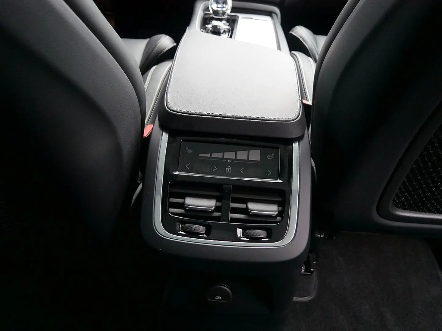 XC90 2.0 Plus Bright Recharge Plug-In Hybrid AWD