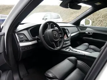 XC90 2.0 Plus Bright Recharge Plug-In Hybrid AWD