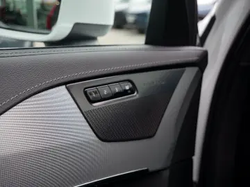 XC90 2.0 Plus Bright Recharge Plug-In Hybrid AWD