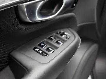 XC90 2.0 Plus Bright Recharge Plug-In Hybrid AWD