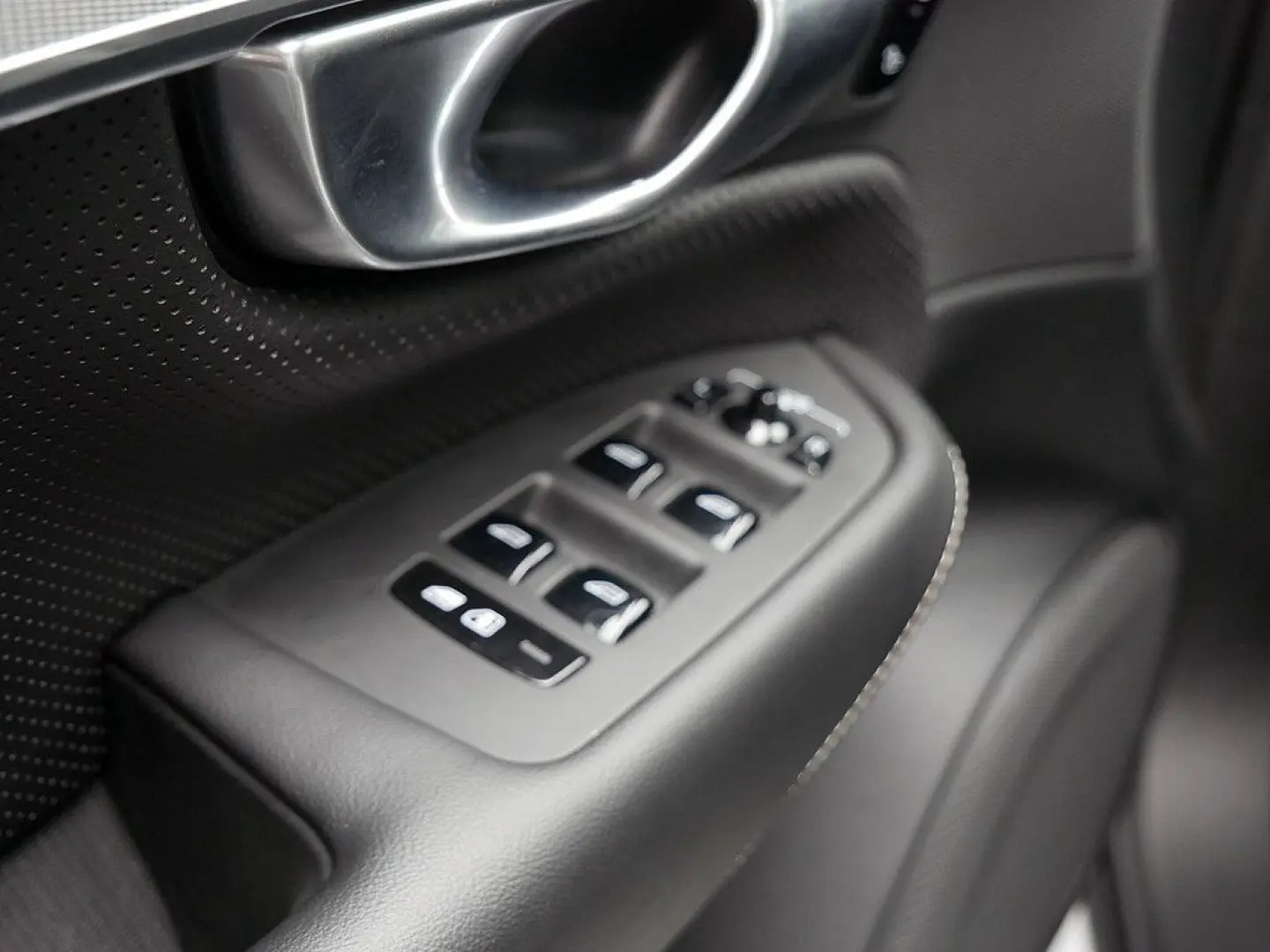 XC90 2.0 Plus Bright Recharge Plug-In Hybrid AWD