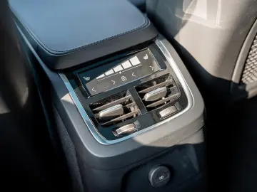 XC90 T8 Plus Bright AWD H/K PANO 360-GRAD-KAMERA