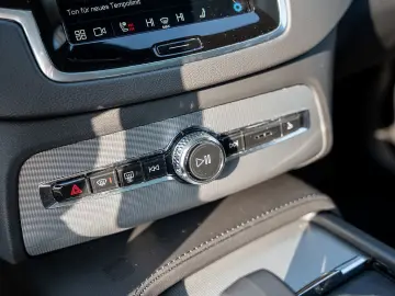 XC90 T8 Plus Bright AWD H/K PANO 360-GRAD-KAMERA