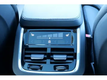 XC90 T8 Plus Bright Recharge Plug-In Hybrid AWD