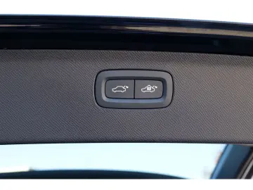 XC90 T8 Plus Bright Recharge Plug-In Hybrid AWD