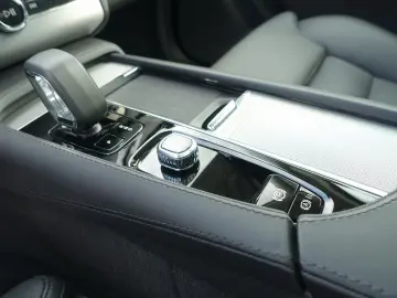 XC90 Recharge Ultimate T8 AWD/Pano/360°/H&K/BLIS