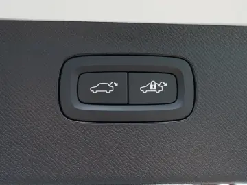 XC90 Recharge Ultimate T8 AWD/Pano/360°/H&K/BLIS