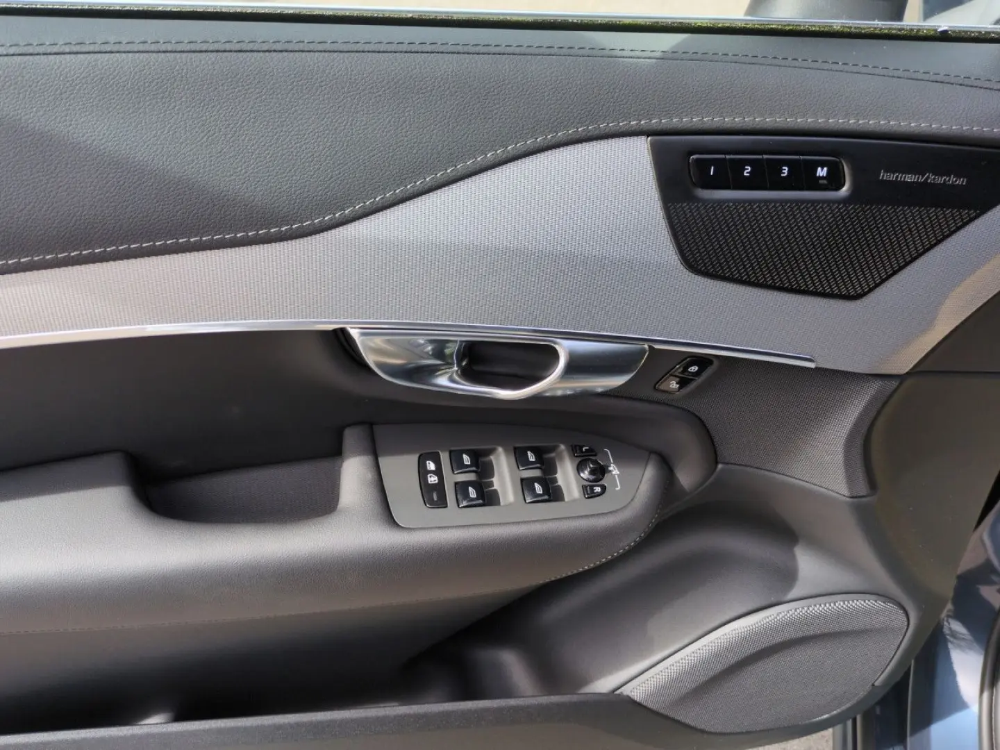 XC90 T8 Recharge Ultra Bright Plug-In Hybrid AWD