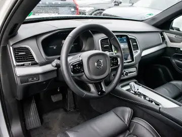 XC90 Plus Bright Recharge Plug-In Hybrid AWD T8 