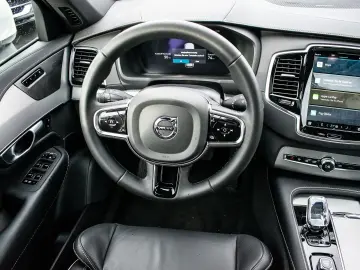 XC90 Plus Bright Recharge Plug-In Hybrid AWD T8 