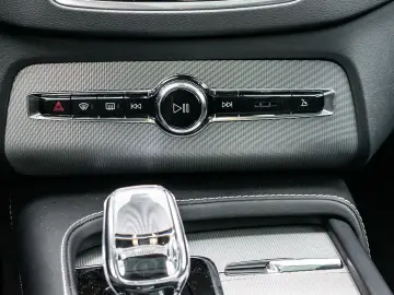 XC90 Plus Bright Recharge Plug-In Hybrid AWD T8 