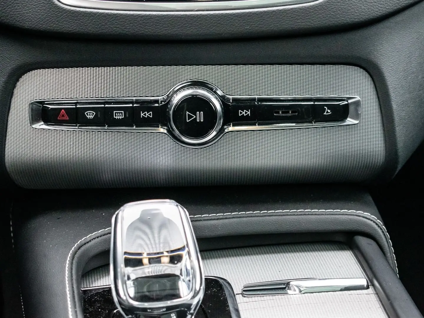 XC90 Plus Bright Recharge Plug-In Hybrid AWD T8 