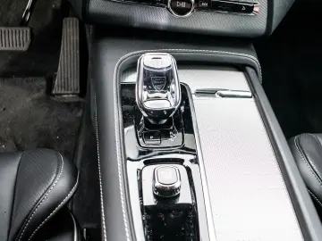 XC90 Plus Bright Recharge Plug-In Hybrid AWD T8 