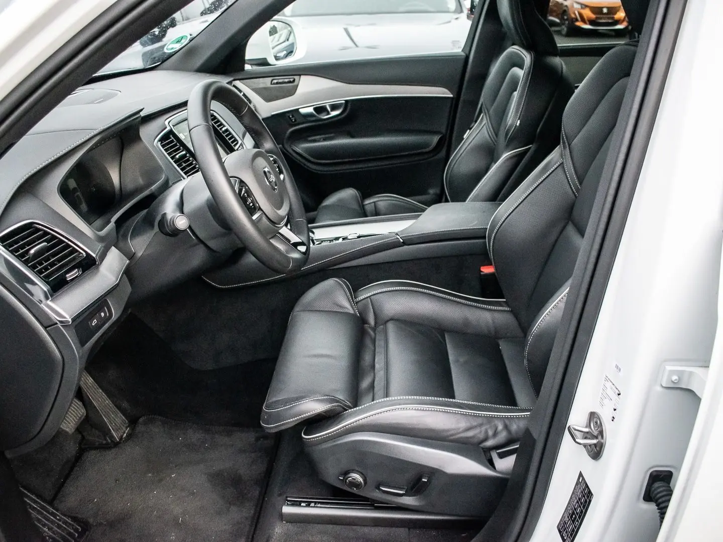 XC90 Plus Bright Recharge Plug-In Hybrid AWD T8 