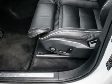 XC90 Plus Bright Recharge Plug-In Hybrid AWD T8 