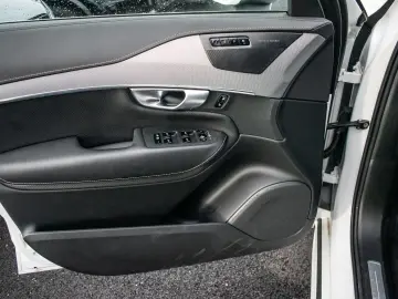 XC90 Plus Bright Recharge Plug-In Hybrid AWD T8 