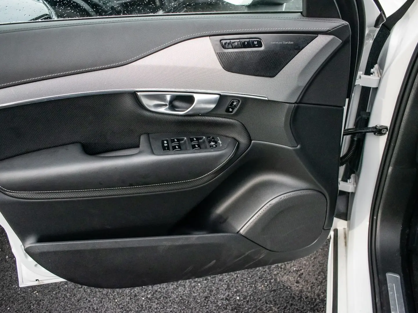XC90 Plus Bright Recharge Plug-In Hybrid AWD T8 