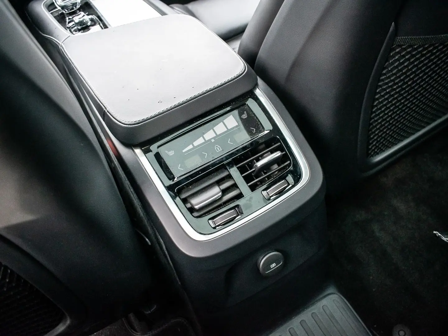 XC90 Plus Bright Recharge Plug-In Hybrid AWD T8 