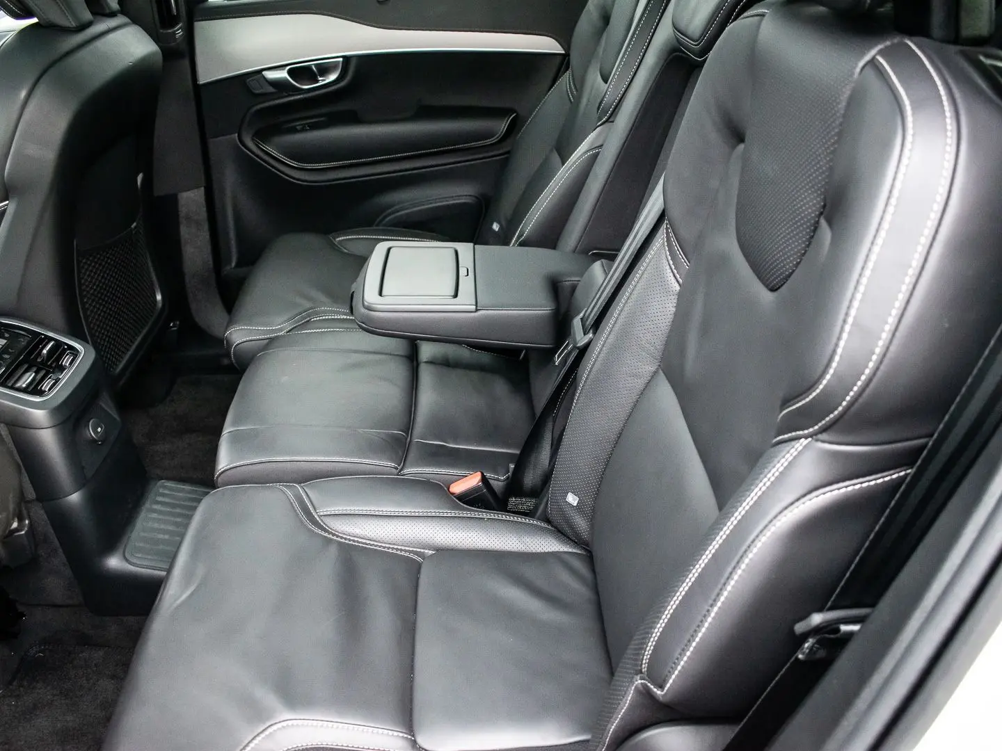 XC90 Plus Bright Recharge Plug-In Hybrid AWD T8 