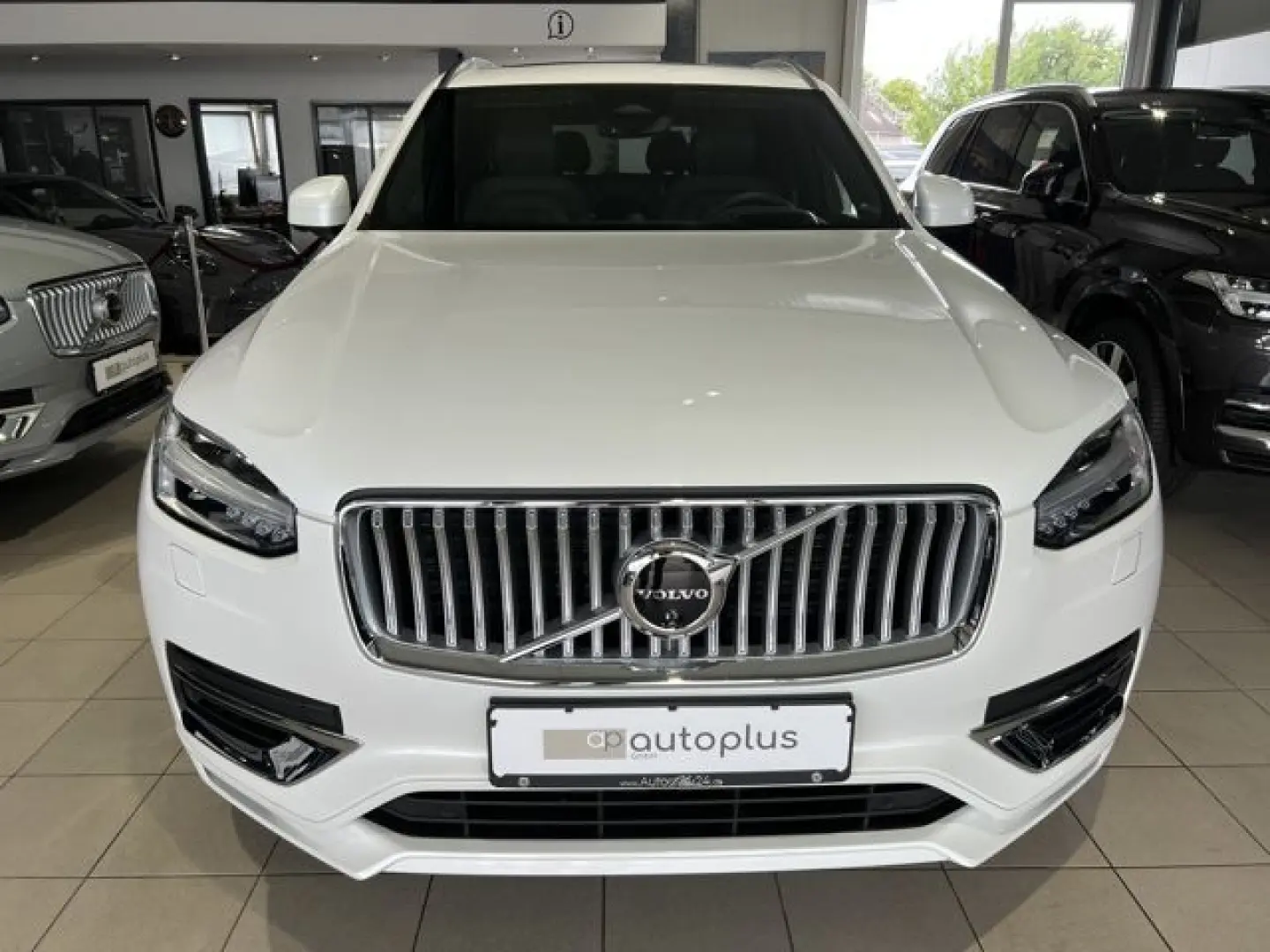 XC90 T8 Ultimate Bright Recharge AWD UPE103K B&W