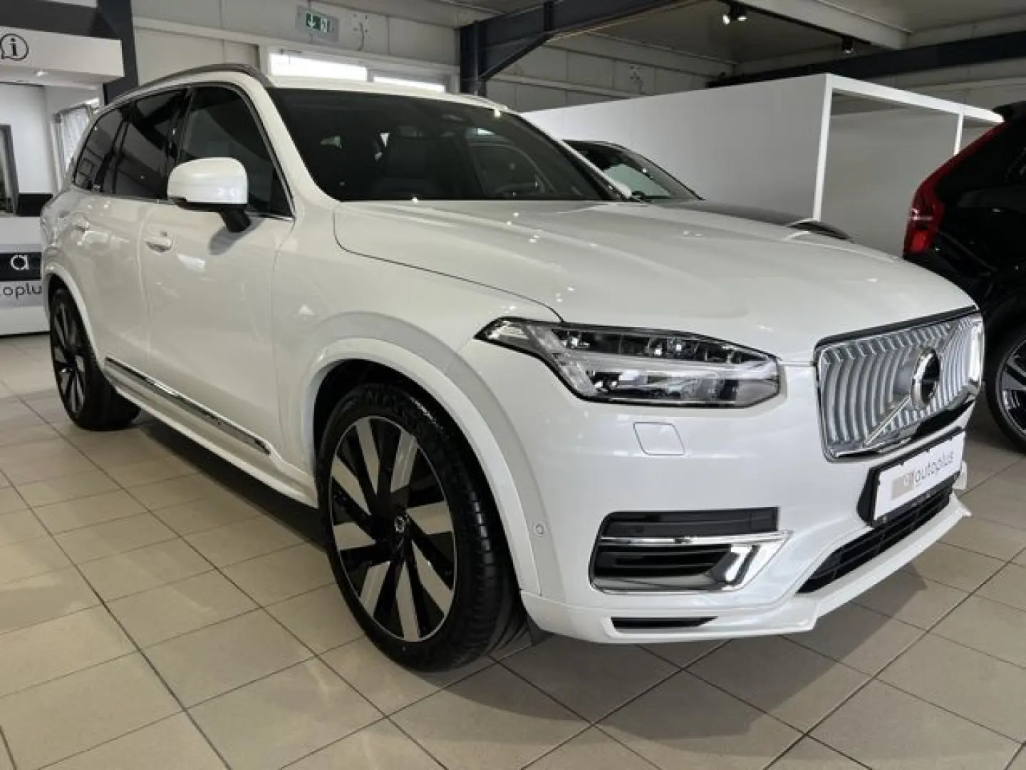 XC90 T8 Ultimate Bright Recharge AWD UPE103K B&W