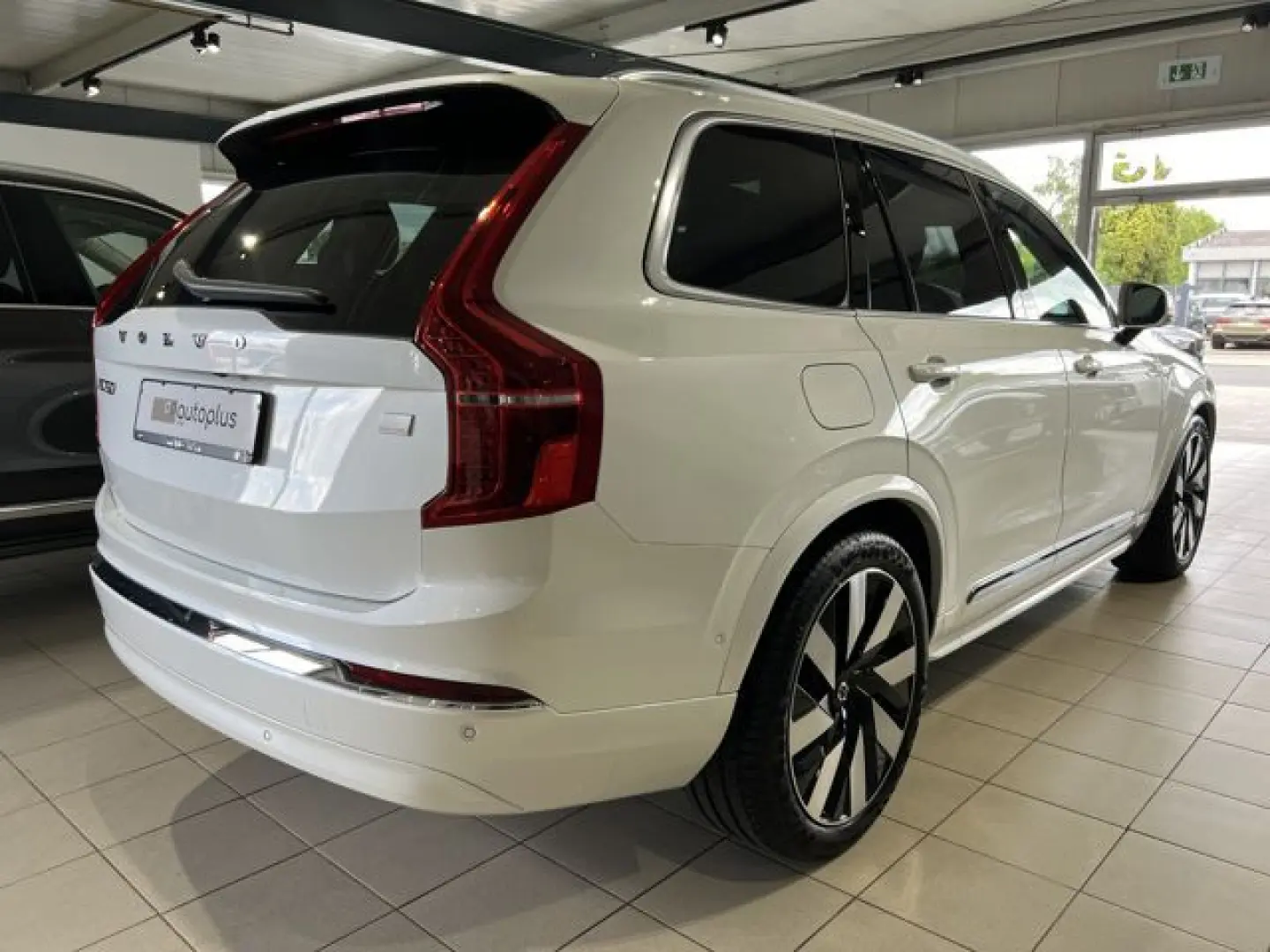 XC90 T8 Ultimate Bright Recharge AWD UPE103K B&W