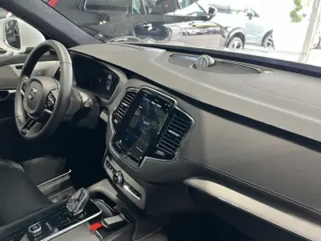 XC90 T8 Ultimate Bright Recharge AWD UPE103K B&W