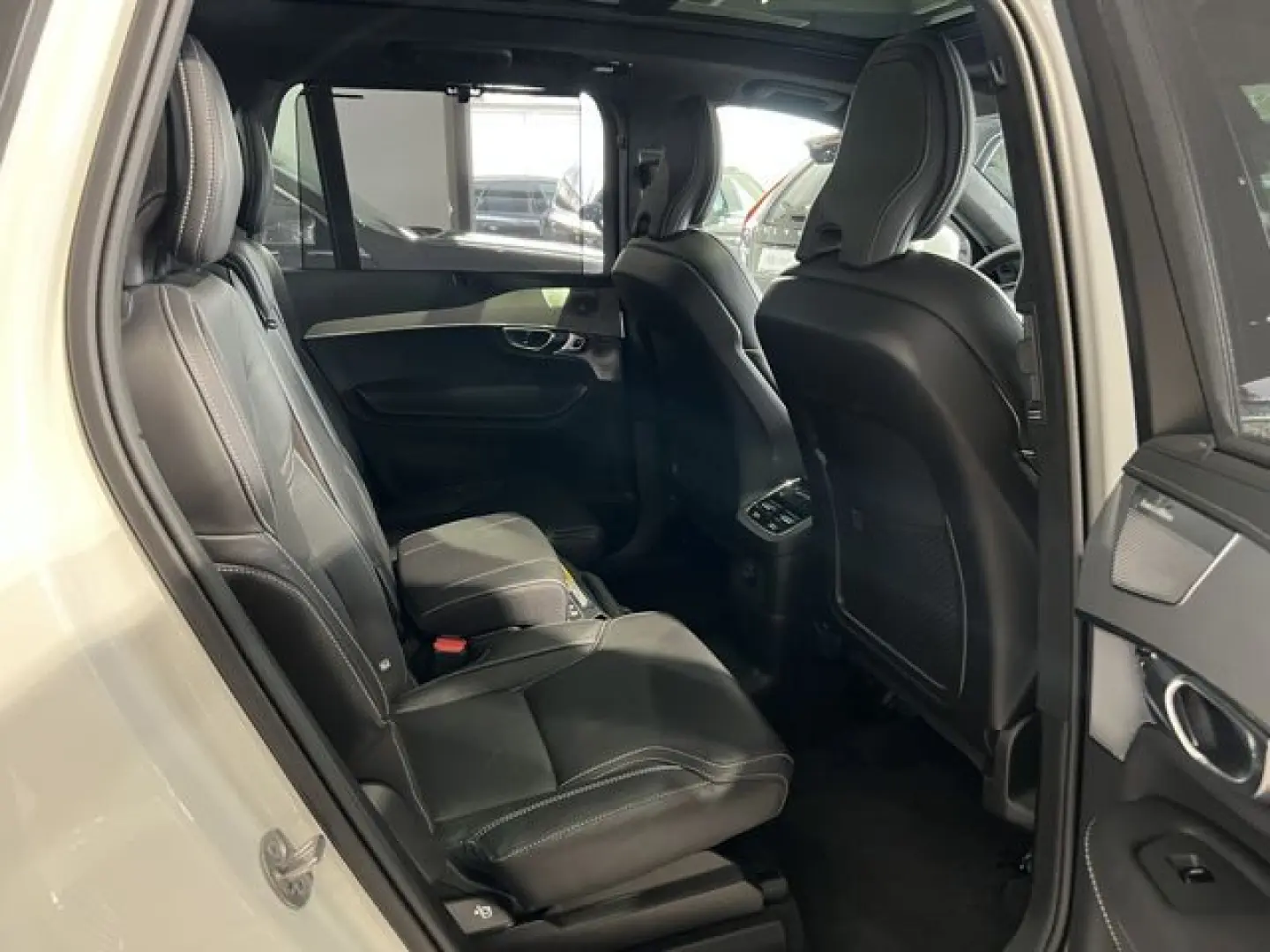 XC90 T8 Ultimate Bright Recharge AWD UPE103K B&W