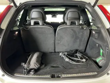 XC90 T8 Ultimate Bright Recharge AWD UPE103K B&W