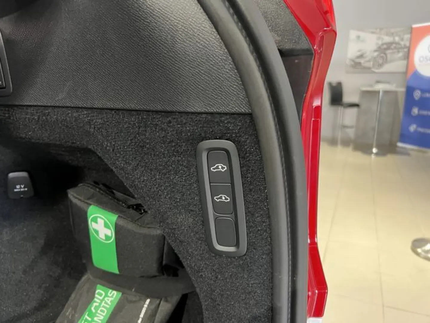 XC90 T8 Ultimate Bright Recharge AWD UPE103K B&W