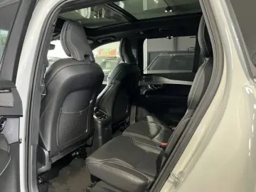 XC90 T8 Ultimate Bright Recharge AWD UPE103K B&W