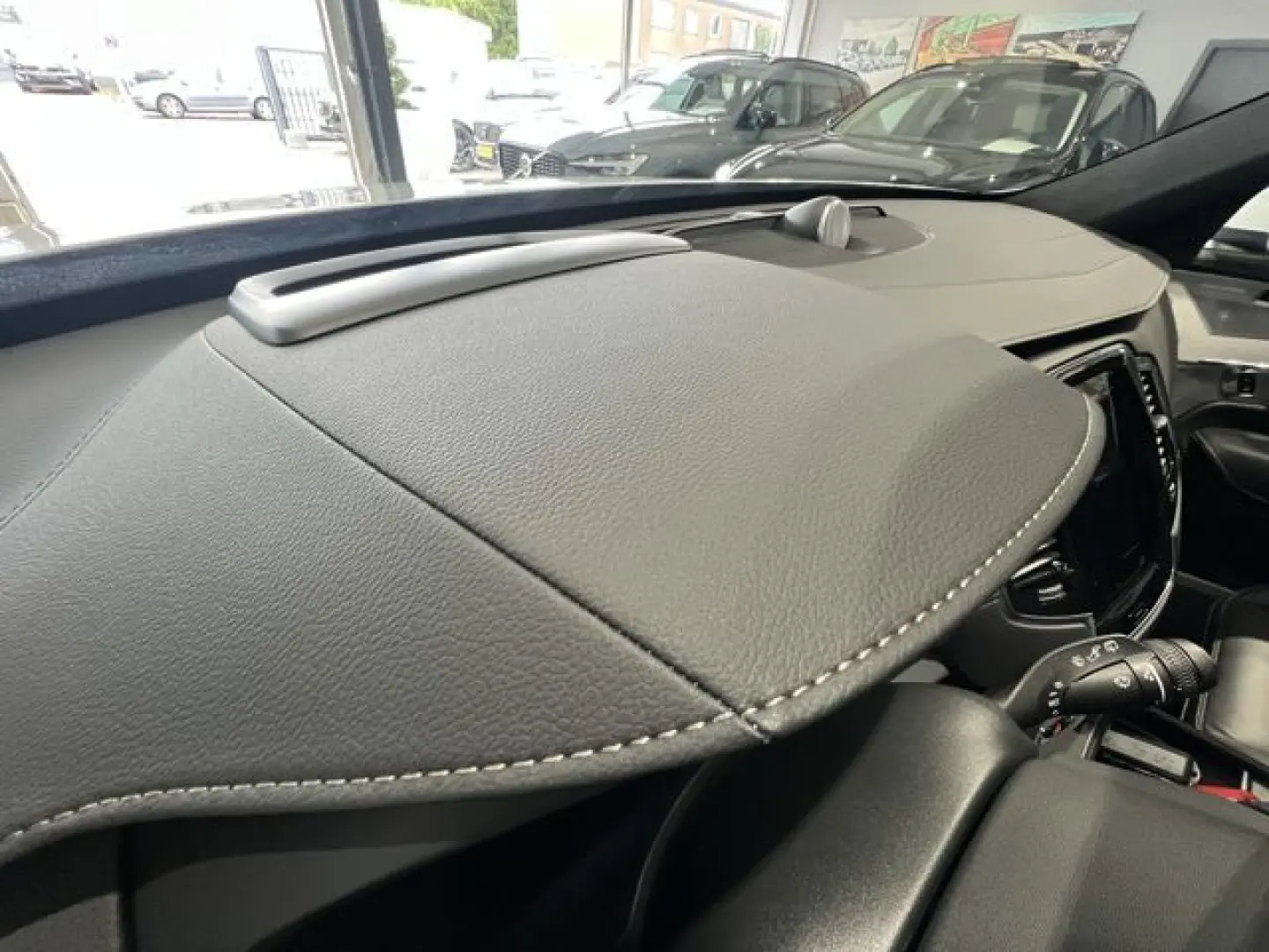XC90 T8 Ultimate Bright Recharge AWD UPE103K B&W
