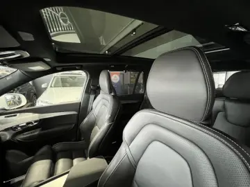 XC90 T8 Ultimate Bright Recharge AWD UPE103K B&W