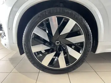 XC90 T8 Ultimate Bright Recharge AWD UPE103K B&W