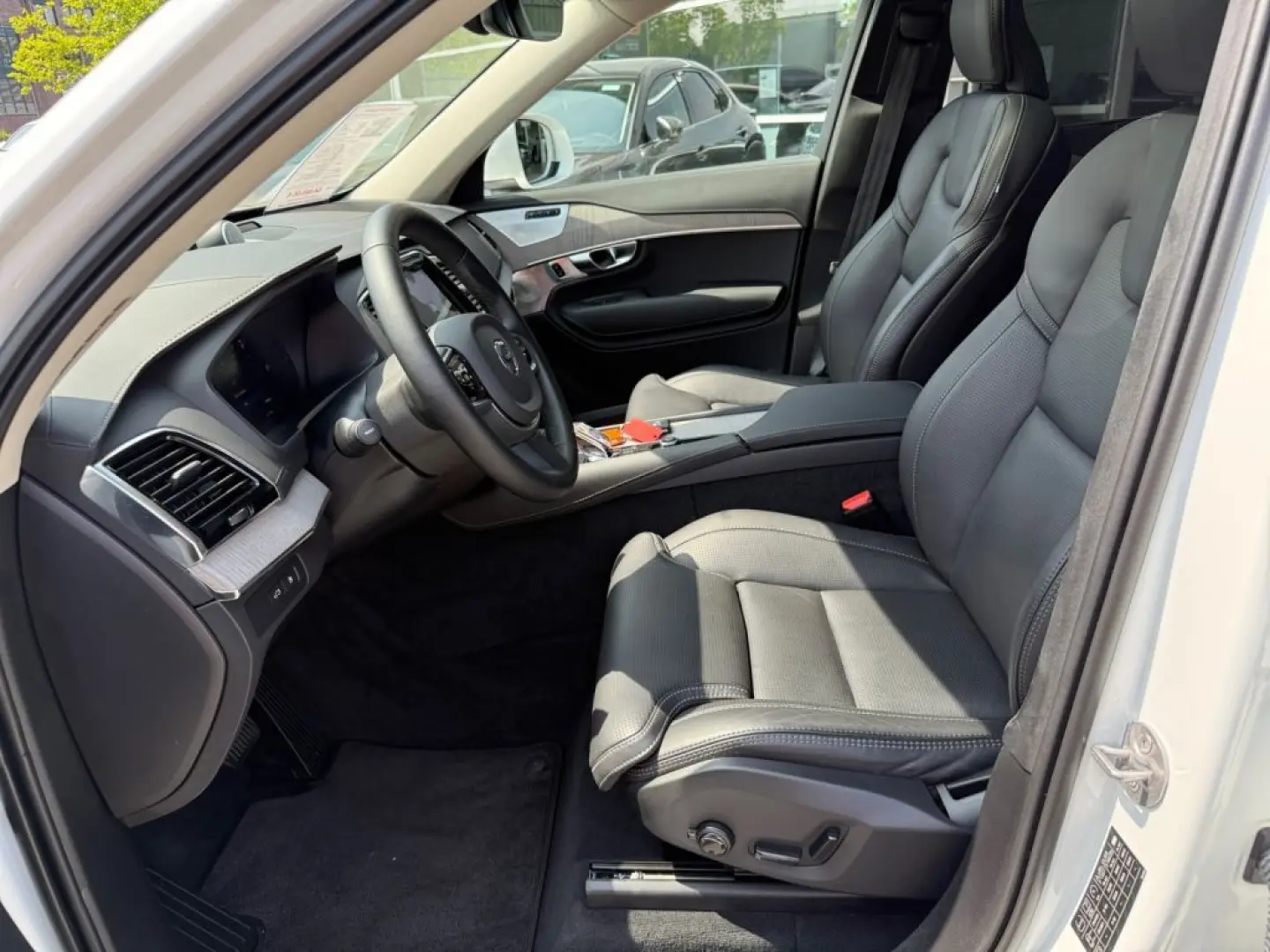 XC90 T8 AWD Sitzbelüftung+360'Kam+Memory+Pano