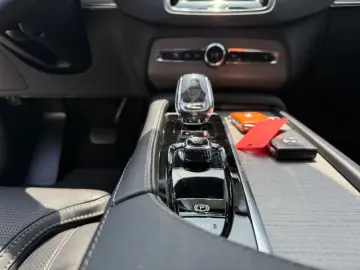 XC90 T8 AWD Sitzbelüftung+360'Kam+Memory+Pano